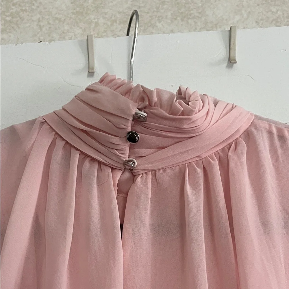 Vince Camuto Elegant Sleeveless Blouse. Size Small. NWT. - Picture 4 of 5